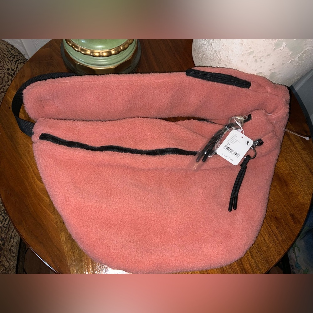 NEW WITH TAGS FP Movement Overachiever Sherpa Sling Bag retail $78 sold out